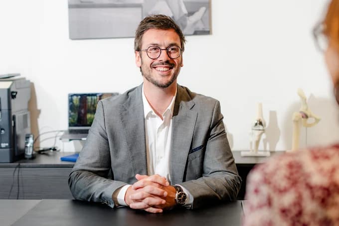 Le Dr Thibault Devaux en consultation